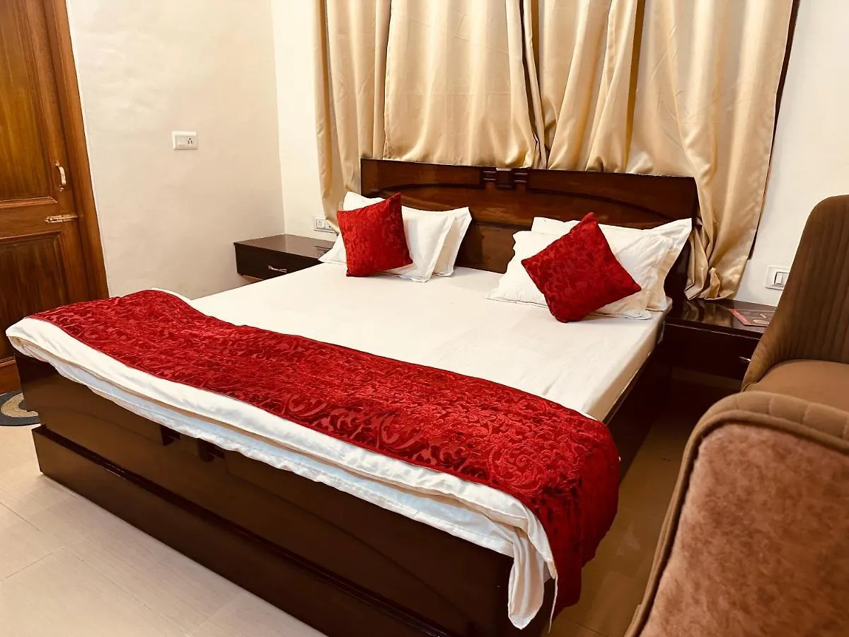 ****  Hotel Aston Hills , Šimla Indie
