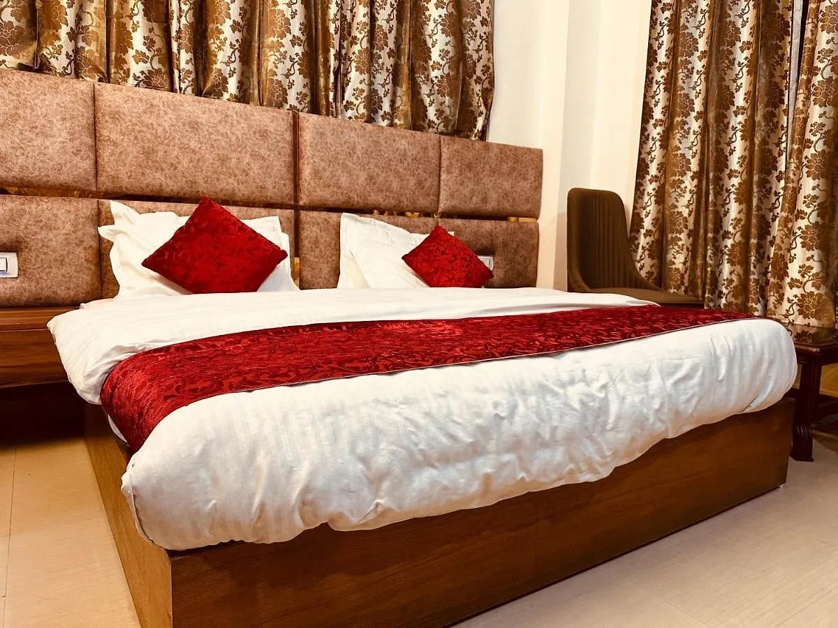 Hotel Aston Hills , Šimla 4*,