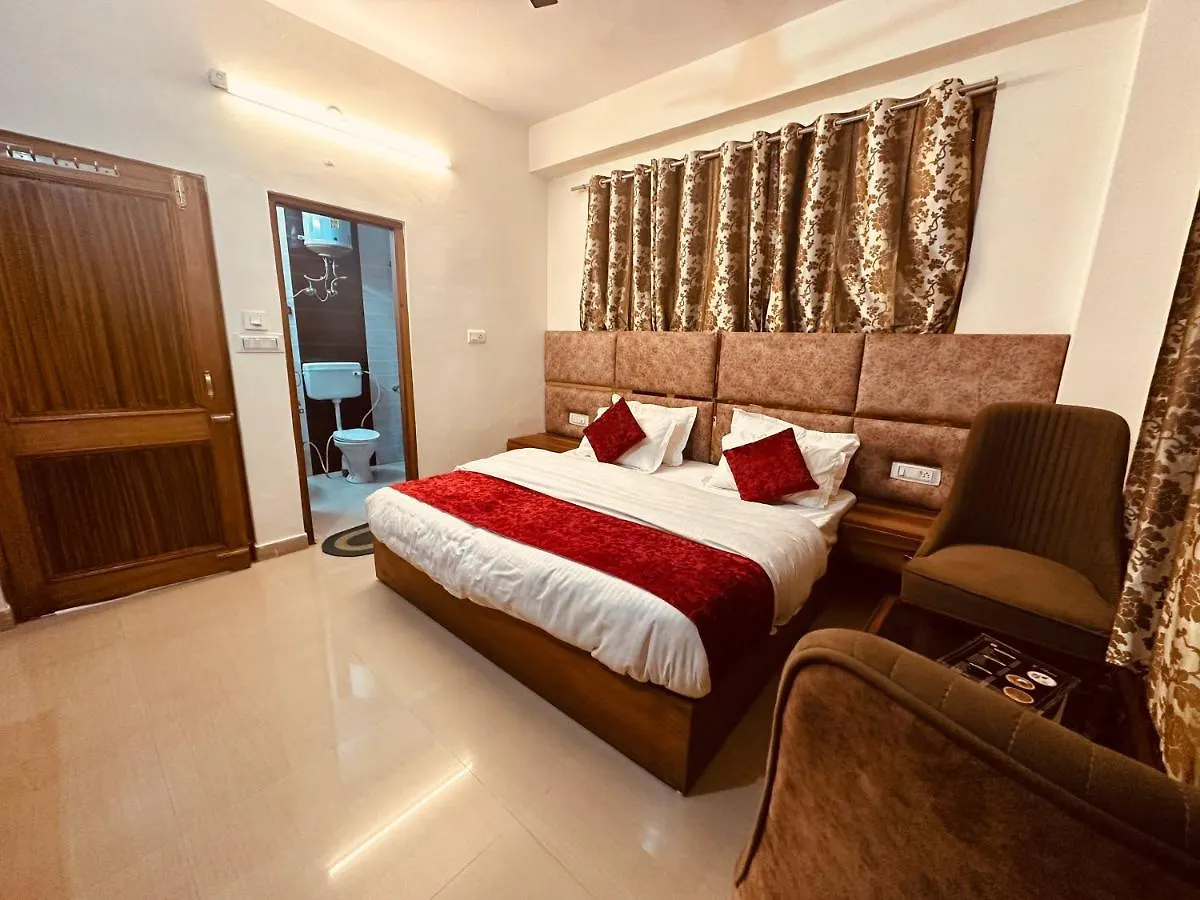 ****  Hotel Aston Hills , Šimla Indie